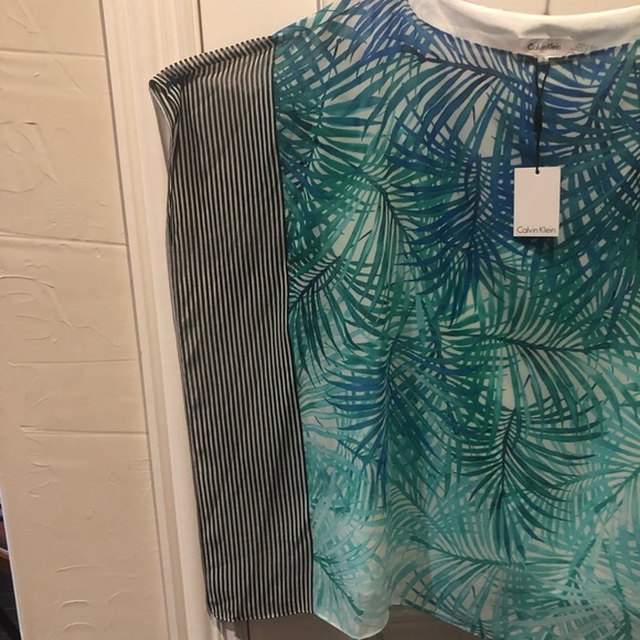 Cute Calvin Klein top - Picture 3 of 5